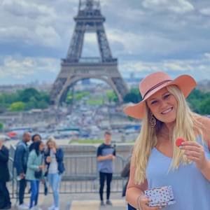 Meet your Posher, Amelia